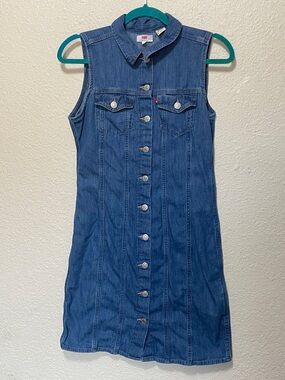 Levi's Women's Snap Front Blue Jean Dress. Good Condition. Size Small.